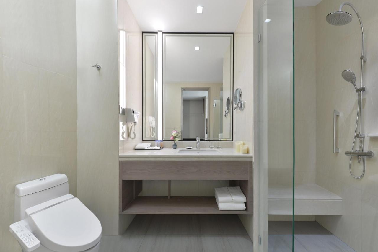 Centre Point Hotel Terminal21 Korat Nakhonratchasima Exterior foto Bathroom