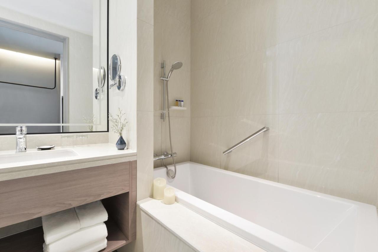 Centre Point Hotel Terminal21 Korat Nakhonratchasima Exterior foto Bathroom