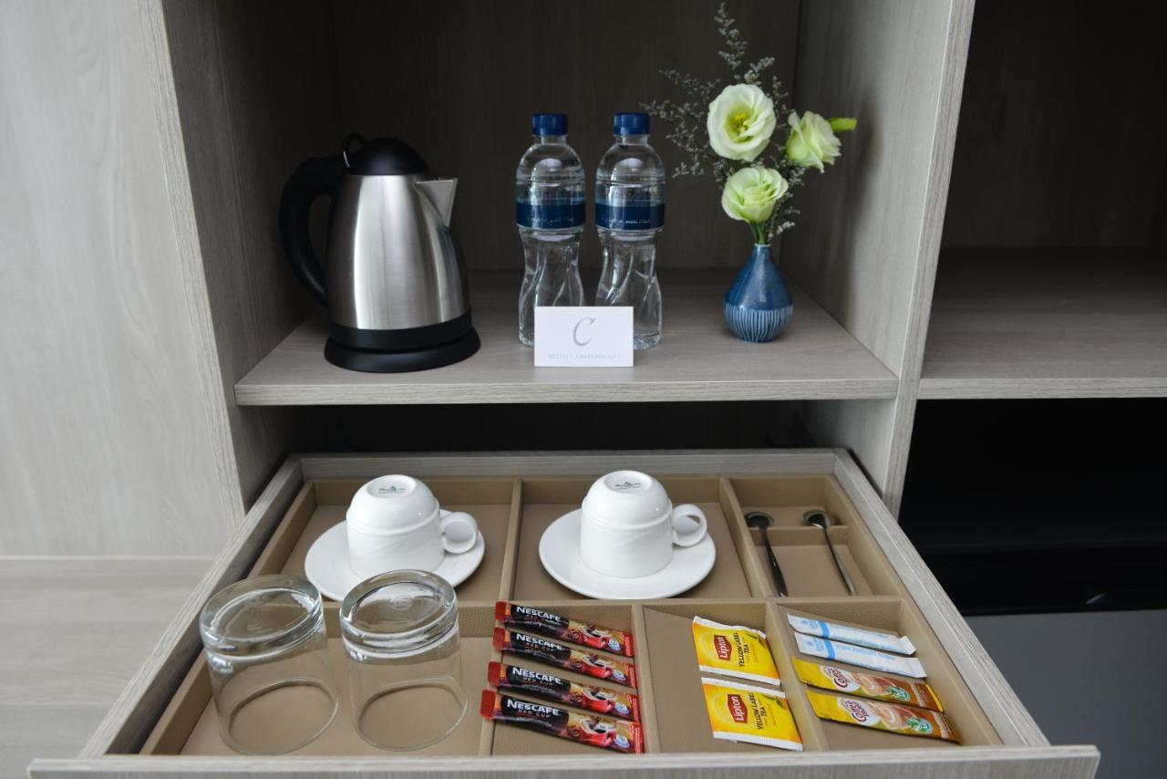 Centre Point Hotel Terminal21 Korat Nakhonratchasima Exterior foto A tea and coffee tray in a hotel room