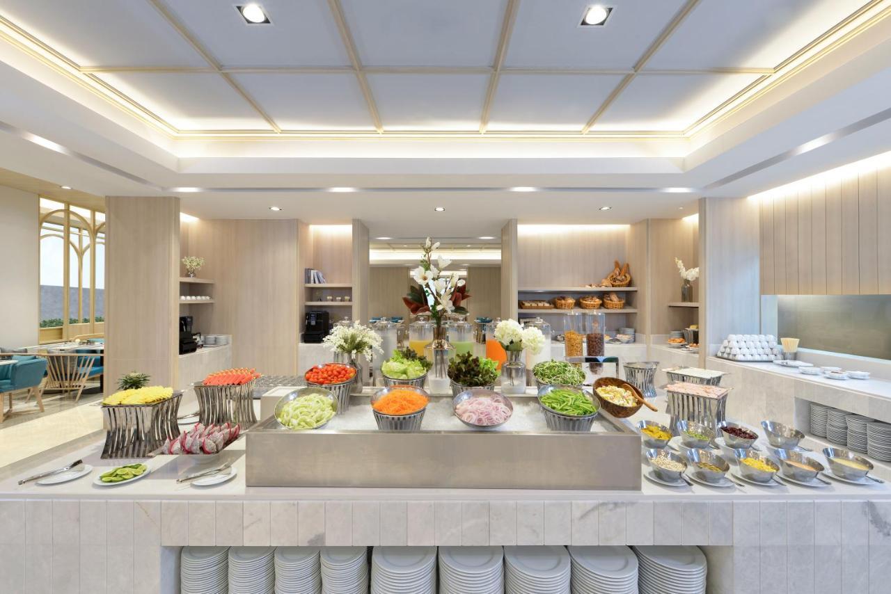 Centre Point Hotel Terminal21 Korat Nakhonratchasima Exterior foto The buffet at the hotel