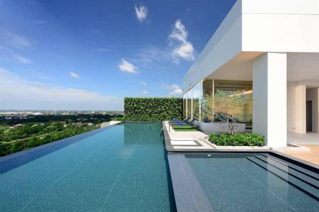 Centre Point Hotel Terminal21 Korat Nakhonratchasima Exterior foto The Sky Terrace