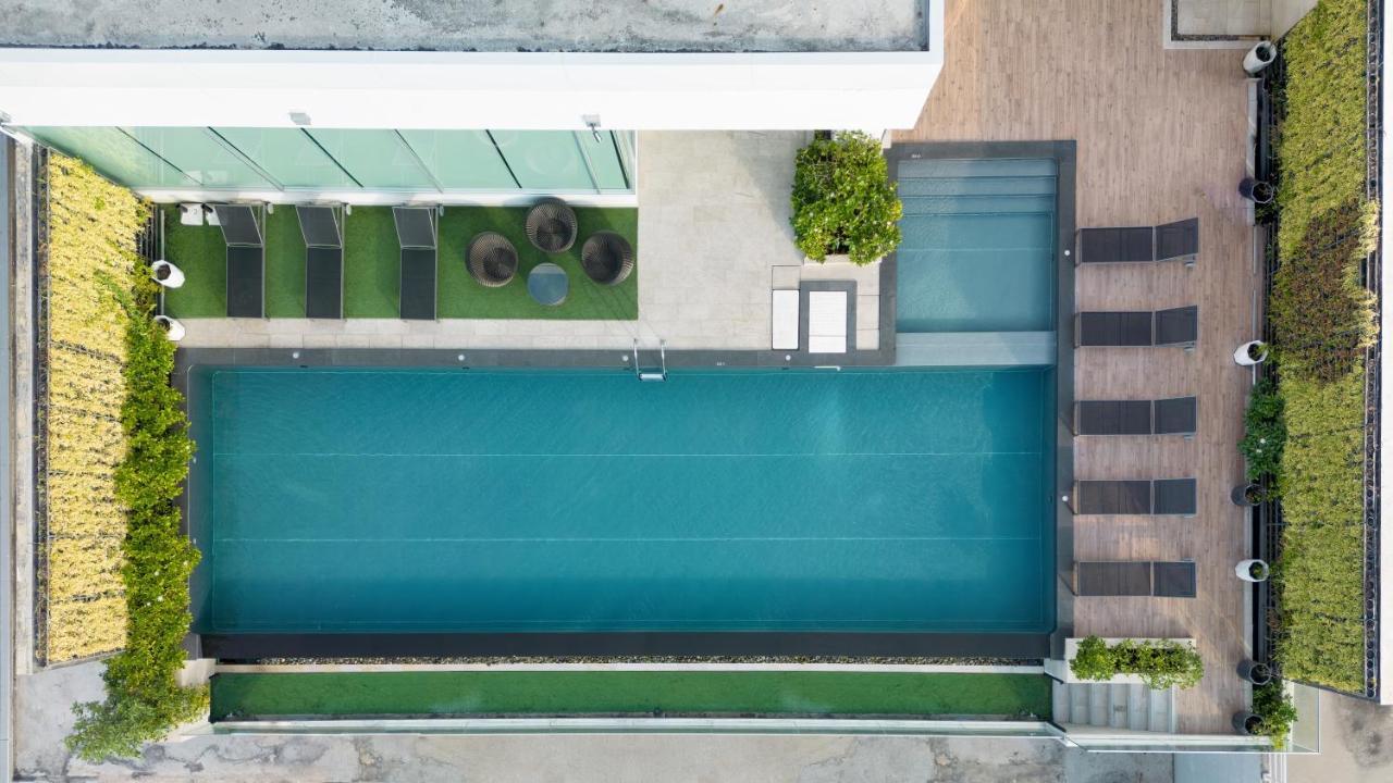 Centre Point Hotel Terminal21 Korat Nakhonratchasima Exterior foto Aerial view of a swimming pool