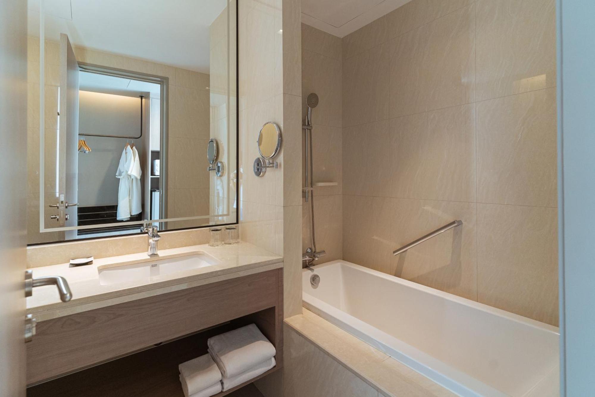 Centre Point Hotel Terminal21 Korat Nakhonratchasima Exterior foto Bathroom