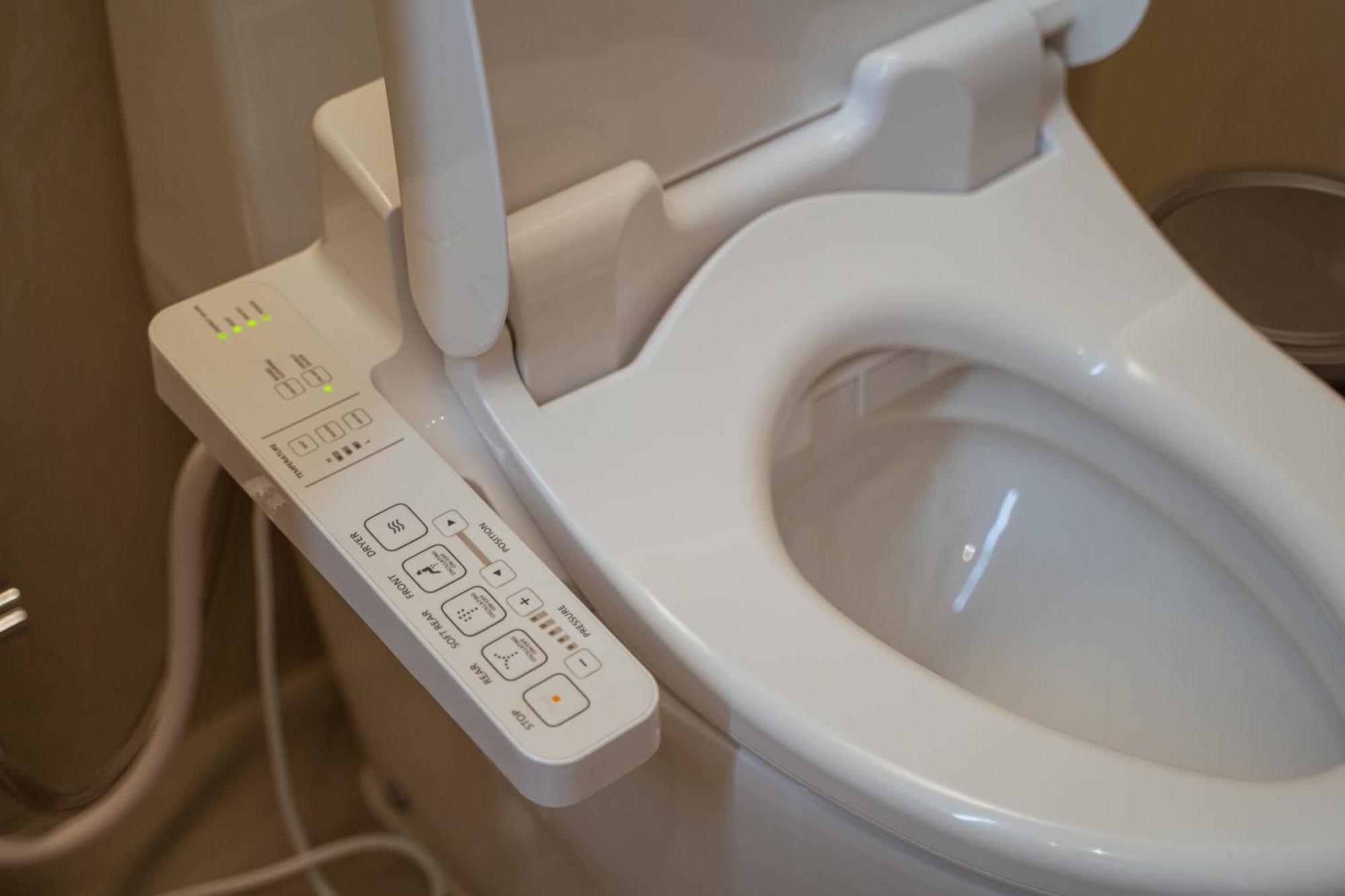 Centre Point Hotel Terminal21 Korat Nakhonratchasima Exterior foto A modern Japanese toilet with bidet and heated seat